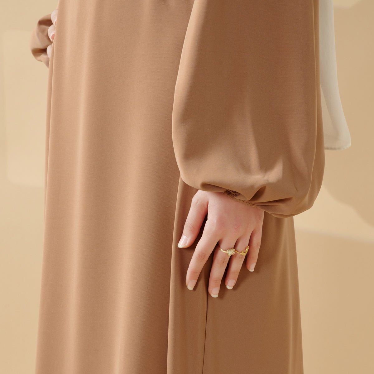 Pleated nida abaya with balloon sleeves — side profile view
