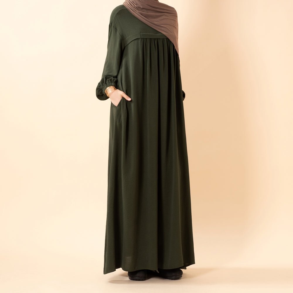 Elastic cuff close-up on crepe abaya for easy wudu