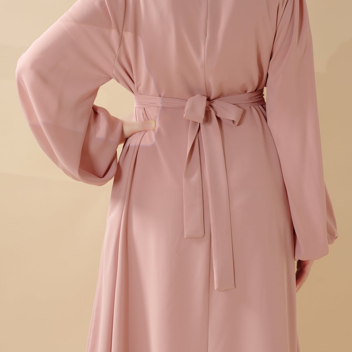 Side view of lightweight nida abaya with balloon sleeves and elastic cuffs
