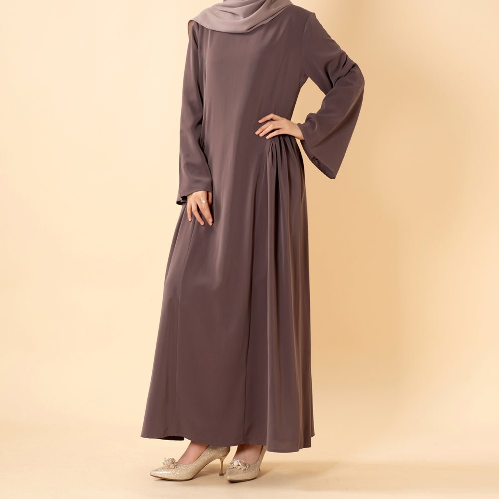 Modest silhouette of the nida flared abaya from behind