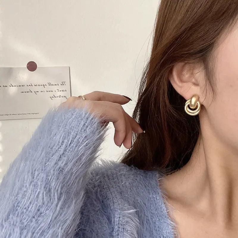 MAC064 Interlocking Circle Earrings - Mariam's Collection